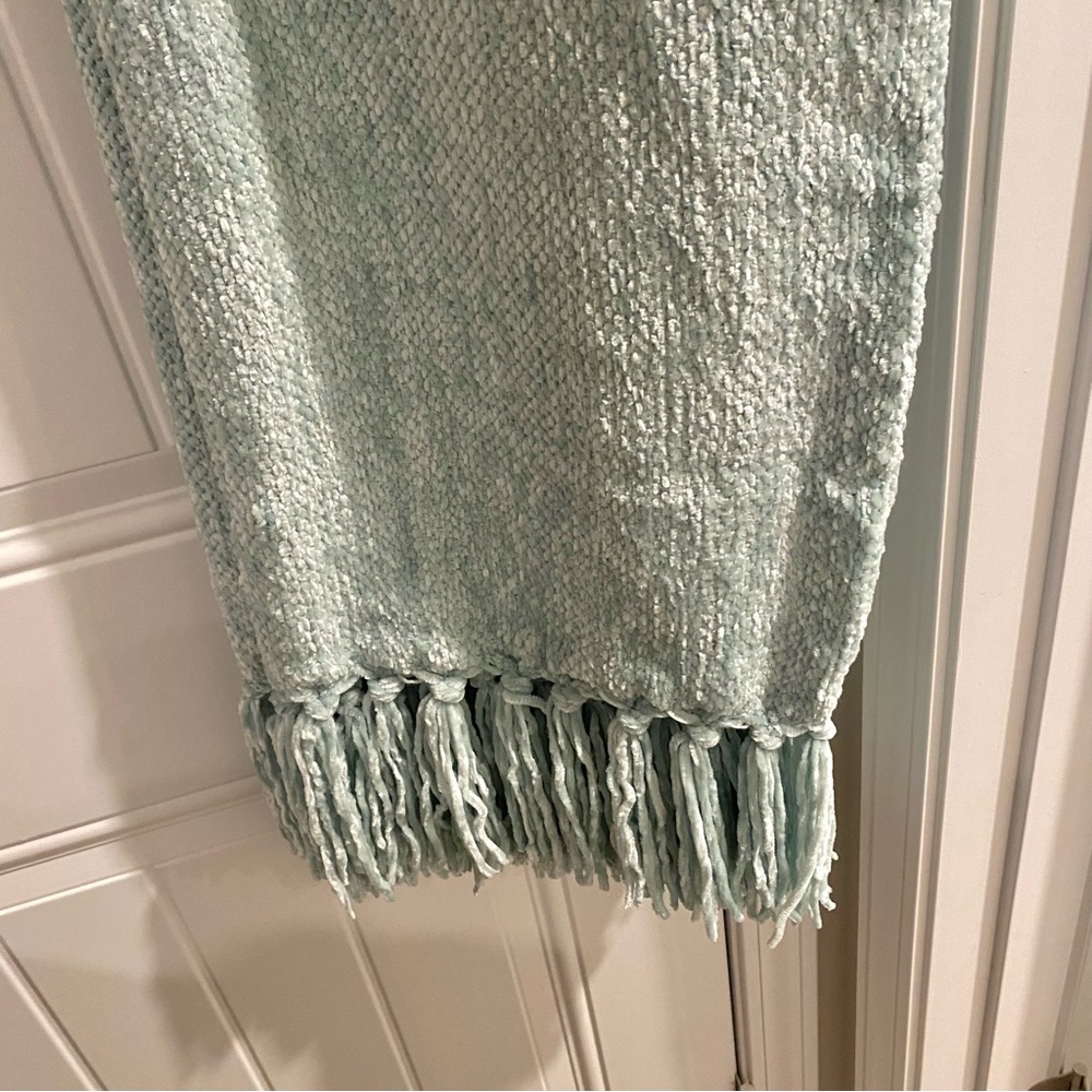 NEW Chenille Mint light Green Fringe Tassels Hem Throw Blanket